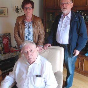 Auf dem Foto sehen Sie vorne sitzend den Jubilar Valentin Dörr mit Uta Böckel und Norbert Schäfer.